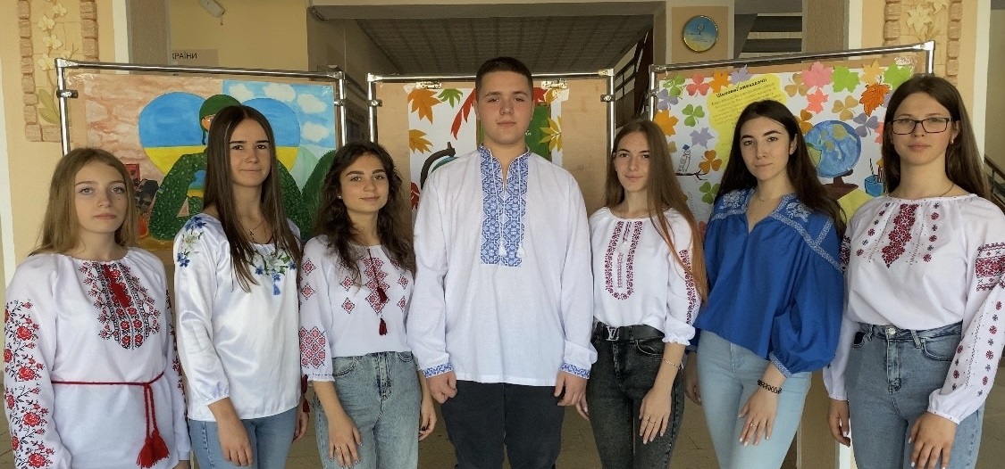 Вітаємо з Днем працівників освіти!
