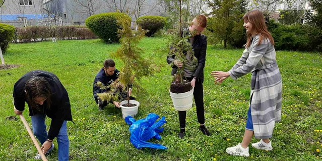 Випускники відділення правознавства долучилася до глобальної екологічної акції #GreeningPlanet Озеленення Закарпаття