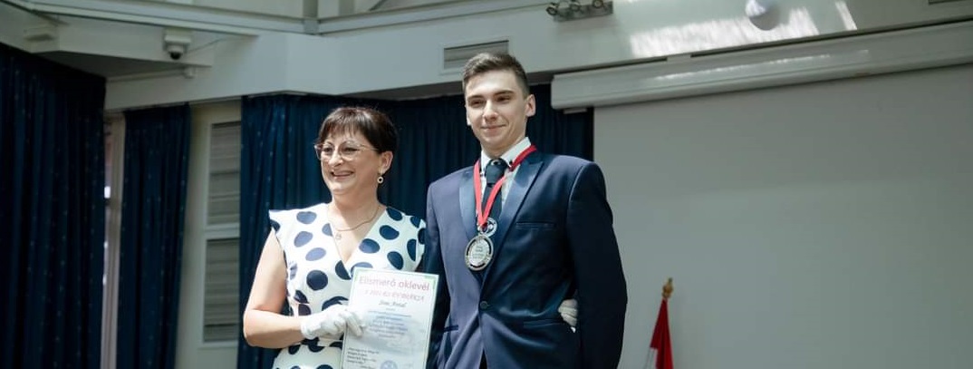 Церемонія вручення дипломів у м. Берегово випускникам фахового коледжу ЗУІ
