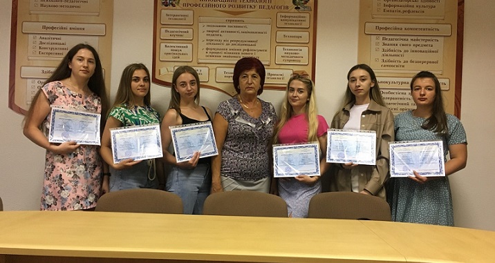 Вітаємо випускників-бакалаврів з першим важливим досягненням!