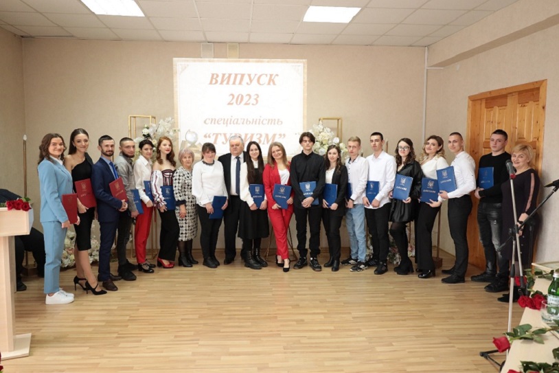 УСПІШНЕ ЗАВЕРШЕННЯ НАВЧАННЯ  - ЦЕ ВРУЧЕННЯ ДИПЛОМІВ