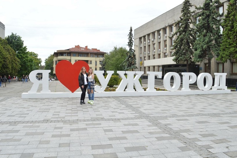 ОГЛЯДОВА ЕКСКУРСІЯ ПО УЖГОРОДУ  ЗІ СТУДЕНТАМИ ГРУПИ БО-22