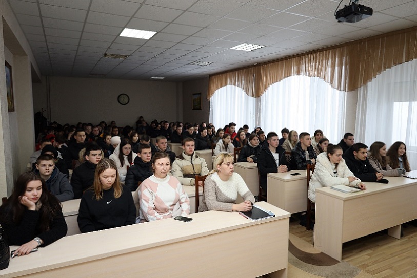 Зустріч студентів коледжу з представниками ювенальної превенції в рамках проведення Всеукраїнської акції «16 днів проти насильства»