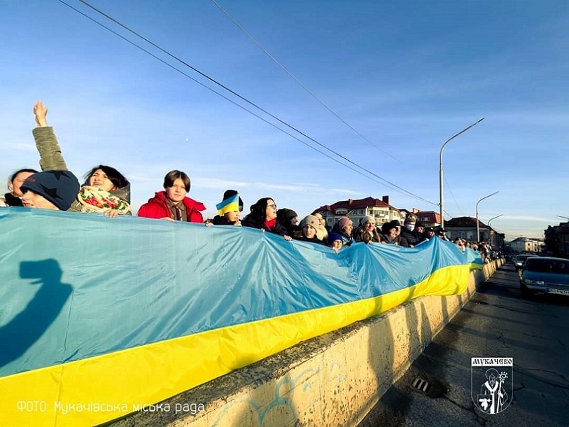 У Мукачеві з нагоди Дня Соборності утворили «Ланцюг єднання»
